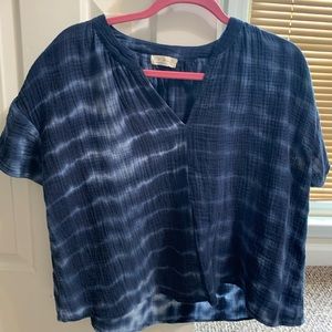 Short sleeve blue and white tie dye shirt